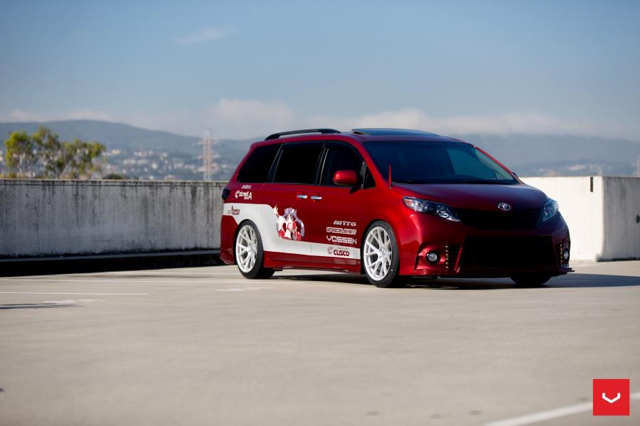  Toyota Sienna by Vossen on Vossen Wheels (VFS6) 2017 года  (фото 22 из 31)